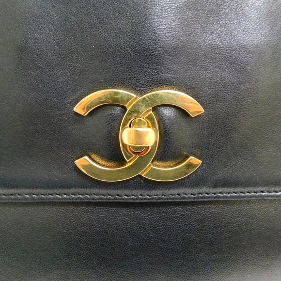 AHH!! CHANEL LAMB SKIN TOTE!!!! GORGEOUS!! - Picture 5 of 13